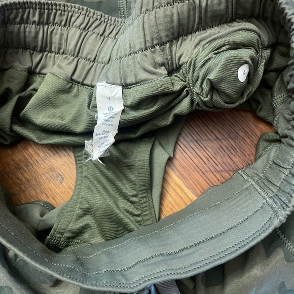 Lululemon Hotty Hot Shorts - Savasana Fatigue Camo - Picture 10 of 14